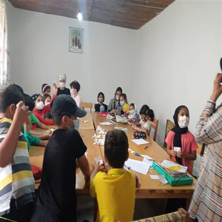 آموزش کاردستی برای کودکان در کتابخانه عمومی شهدای آلاشت (1401)