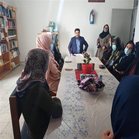 کارگاه اموزشی صنایع دستی در کتابخانه عمومی شهدای الاشت سال