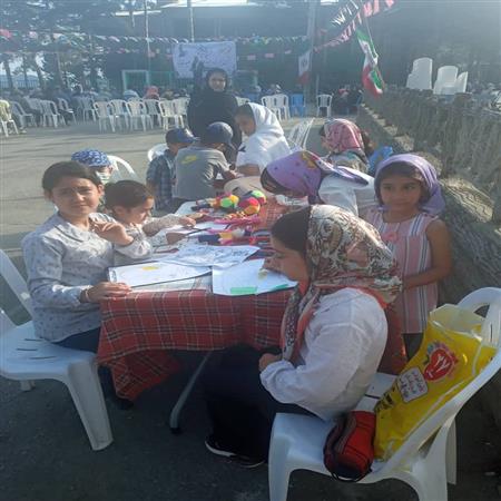 ایستگاه نقاشی در جشن ولایت توصط اعضای کودک کتابخانه عمومی شهدای آلاشت(1401)