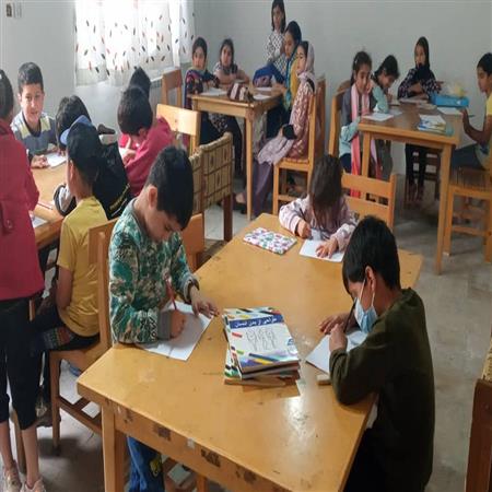 ایستگاه نقاشی با موضوع کتابخانه در اقات فراغت تابستان سال